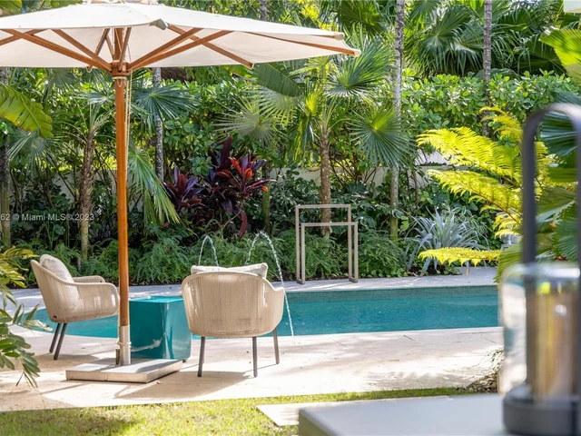 6000 Pine Tree Dr, Miami Beach FL 33140