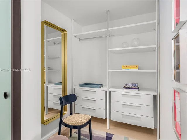 6000 Pine Tree Dr, Miami Beach FL 33140