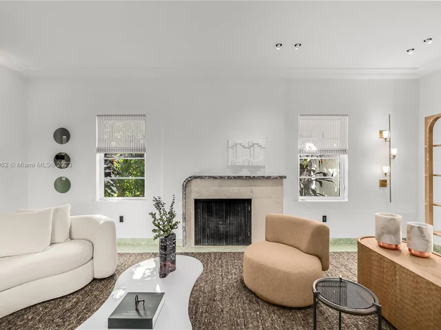 6000 Pine Tree Dr, Miami Beach FL 33140