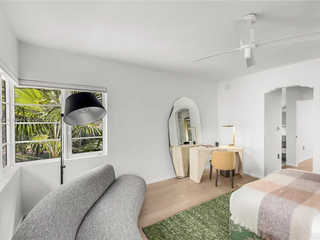 6000 Pine Tree Dr, Miami Beach FL 33140