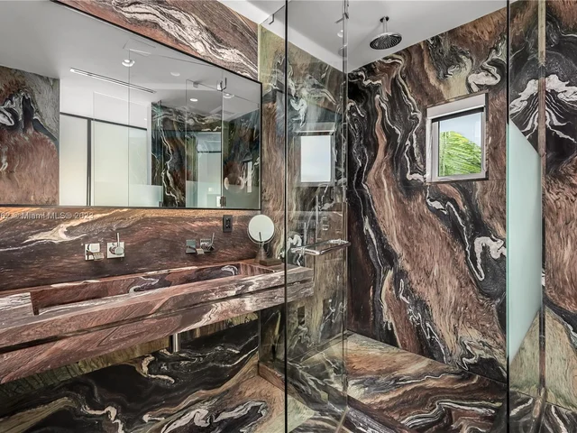 6000 Pine Tree Dr, Miami Beach FL 33140