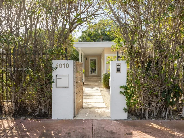 6010 Pine Tree Dr, Miami Beach FL 33140