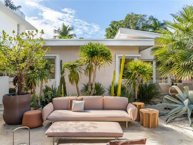 6010 Pine Tree Dr, Miami Beach FL 33140