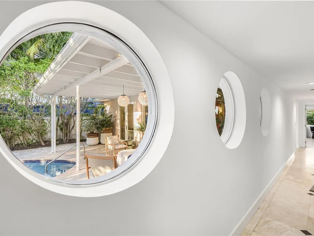 6010 Pine Tree Dr, Miami Beach FL 33140