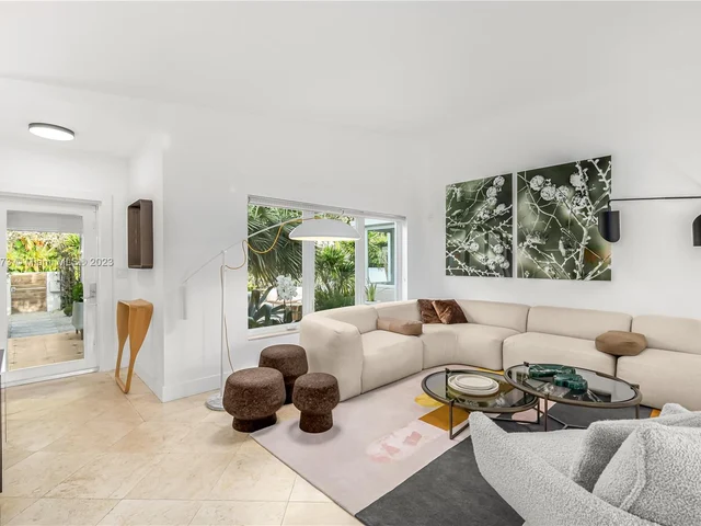 6010 Pine Tree Dr, Miami Beach FL 33140