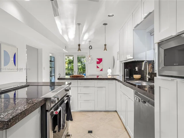 6010 Pine Tree Dr, Miami Beach FL 33140