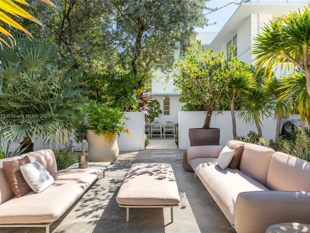 6010 Pine Tree Dr, Miami Beach FL 33140