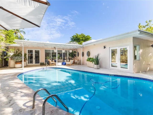 6010 Pine Tree Dr, Miami Beach FL 33140