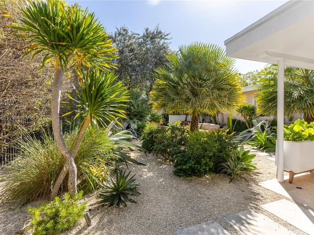 6010 Pine Tree Dr, Miami Beach FL 33140