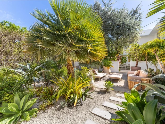 6010 Pine Tree Dr, Miami Beach FL 33140