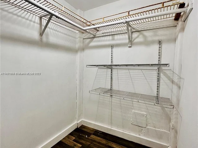 1041 NW 32nd Pl, Miami FL 33125