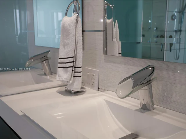 400 S Pointe Dr # 1501, Miami Beach FL 33139