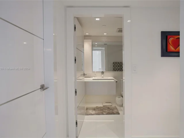 400 S Pointe Dr # 1501, Miami Beach FL 33139