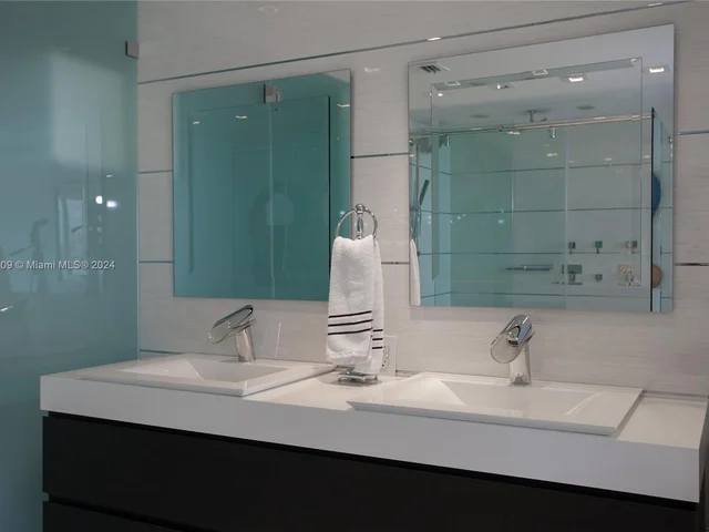 400 S Pointe Dr # 1501, Miami Beach FL 33139