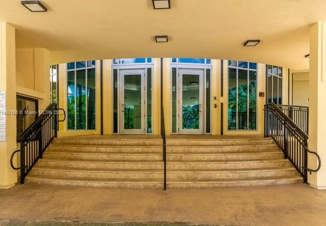 2501 S Ocean Dr # 909, Hollywood FL 33019