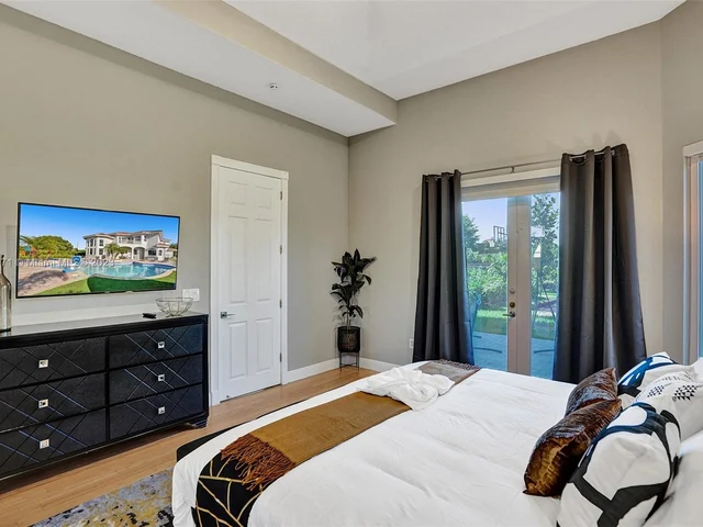 11203 NW 9th St, Plantation FL 33325