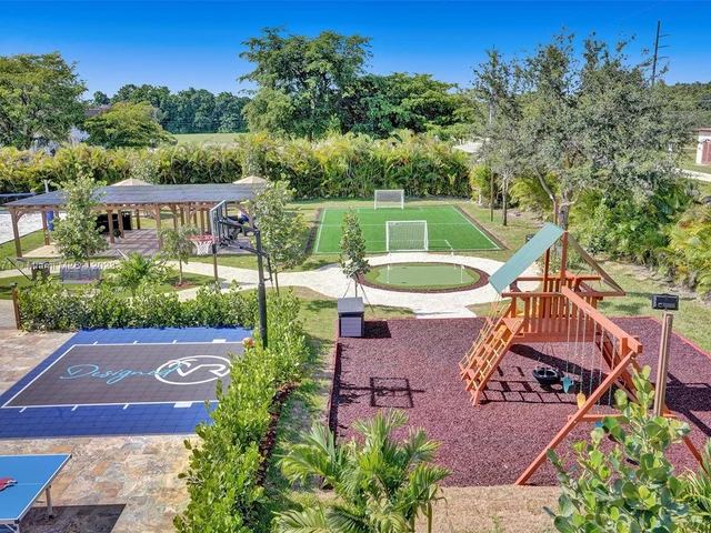 11203 NW 9th St, Plantation FL 33325