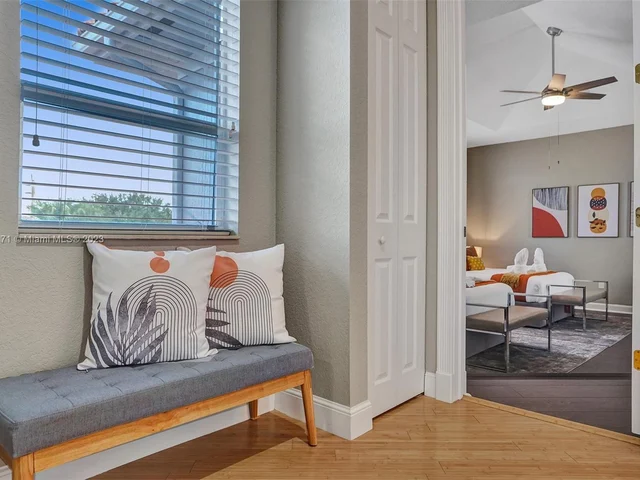 11203 NW 9th St, Plantation FL 33325