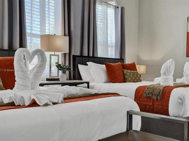 11203 NW 9th St, Plantation FL 33325