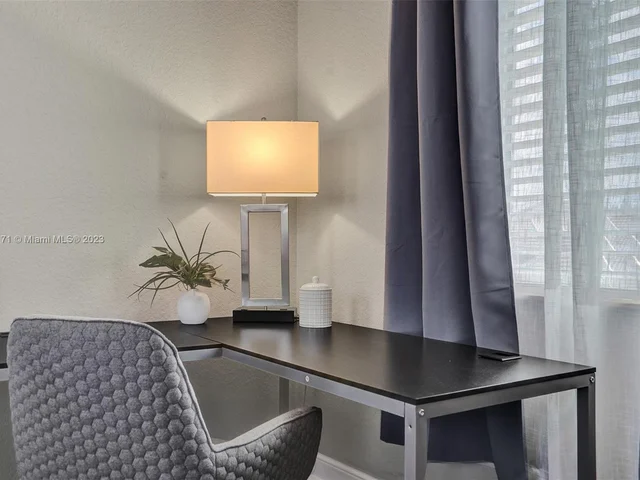 11203 NW 9th St, Plantation FL 33325