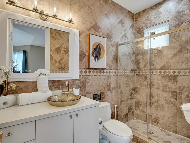 11203 NW 9th St, Plantation FL 33325