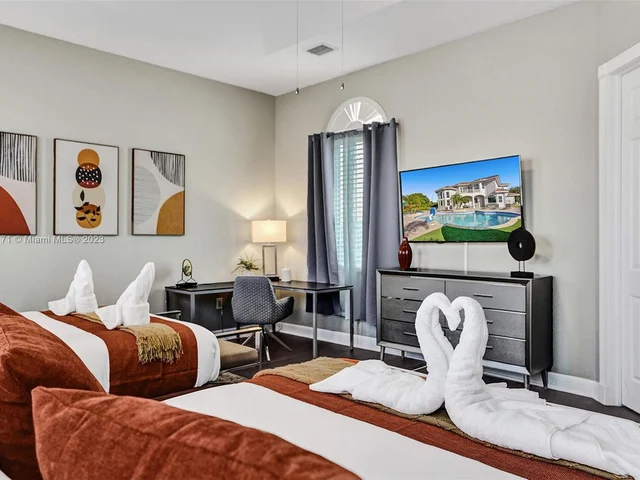 11203 NW 9th St, Plantation FL 33325