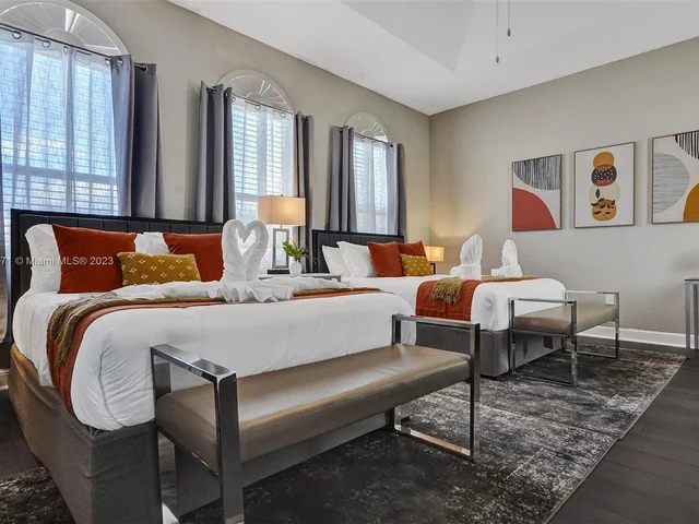 11203 NW 9th St, Plantation FL 33325