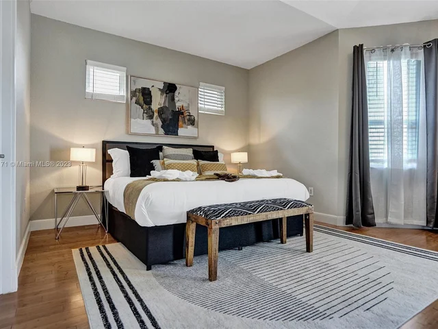 11203 NW 9th St, Plantation FL 33325