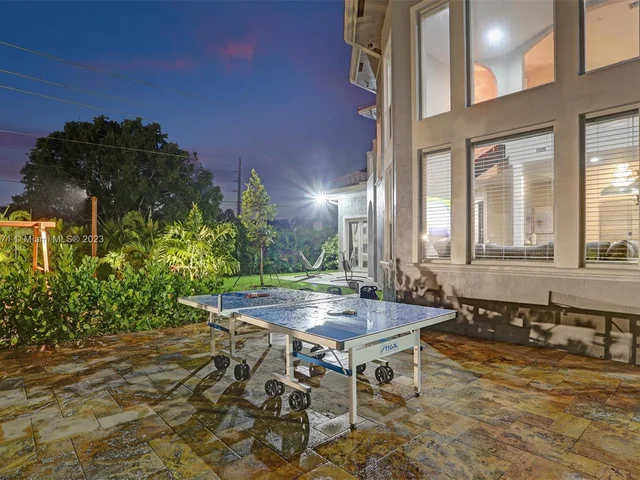 11203 NW 9th St, Plantation FL 33325