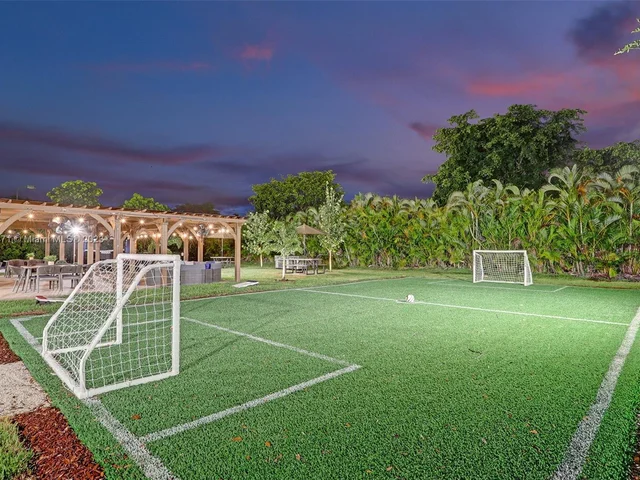 11203 NW 9th St, Plantation FL 33325