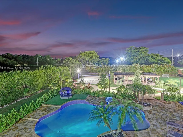 11203 NW 9th St, Plantation FL 33325