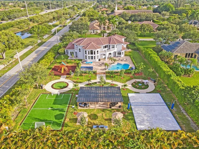 11203 NW 9th St, Plantation FL 33325