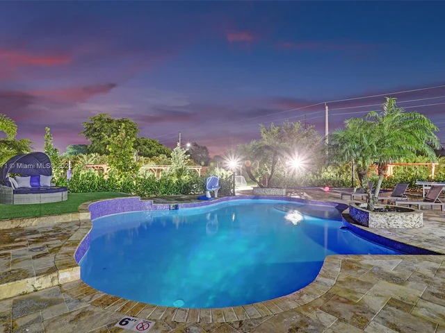 11203 NW 9th St, Plantation FL 33325