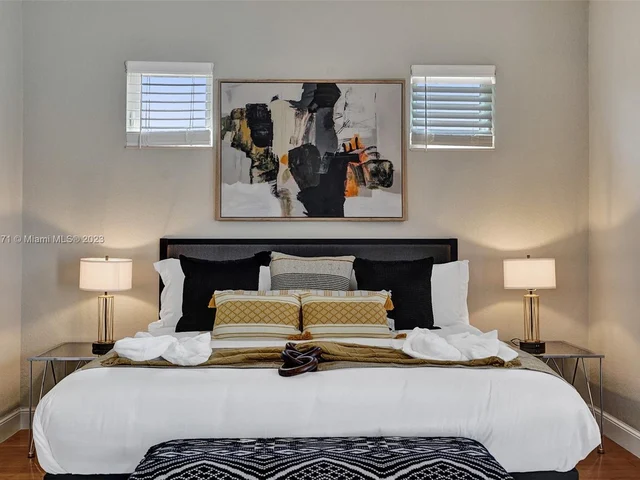 11203 NW 9th St, Plantation FL 33325