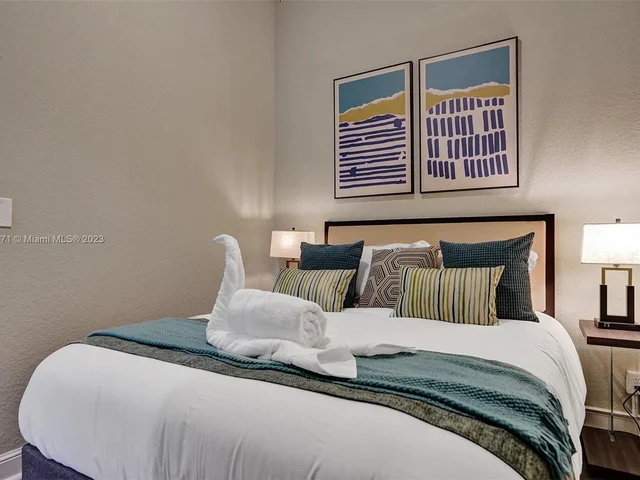 11203 NW 9th St, Plantation FL 33325