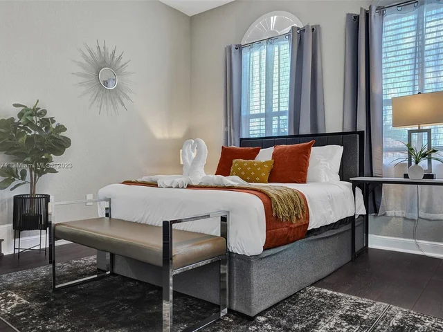 11203 NW 9th St, Plantation FL 33325