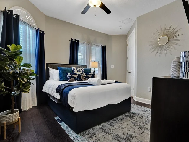 11203 NW 9th St, Plantation FL 33325