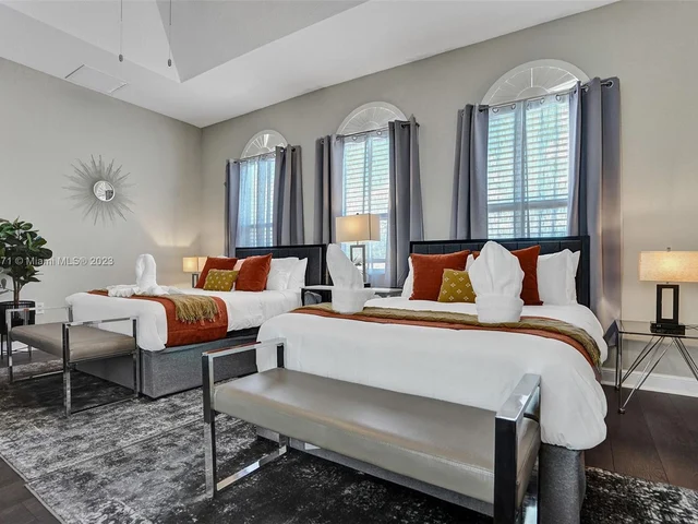 11203 NW 9th St, Plantation FL 33325