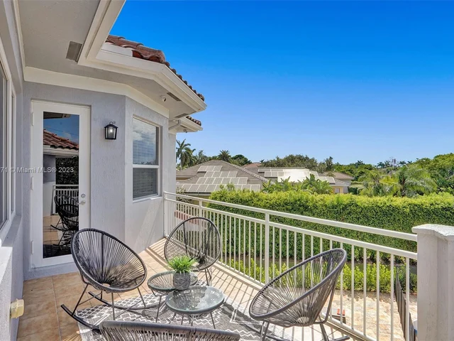 11203 NW 9th St, Plantation FL 33325