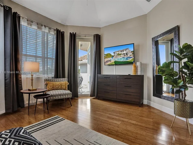 11203 NW 9th St, Plantation FL 33325