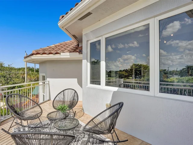 11203 NW 9th St, Plantation FL 33325