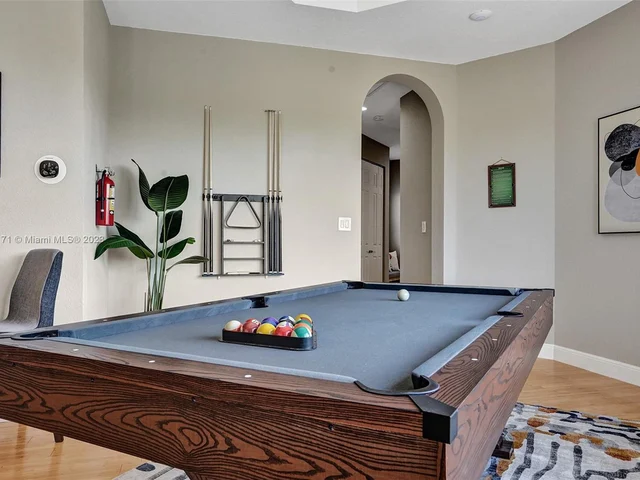 11203 NW 9th St, Plantation FL 33325