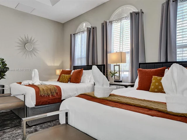 11203 NW 9th St, Plantation FL 33325