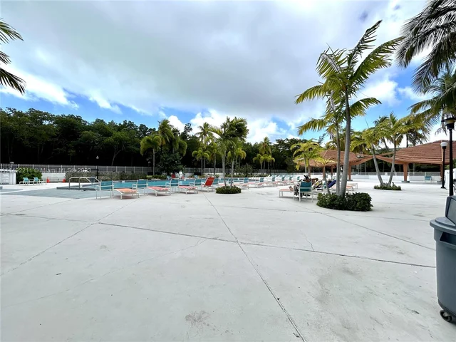 100 Bayview Dr # 310, Sunny Isles Beach FL 33160