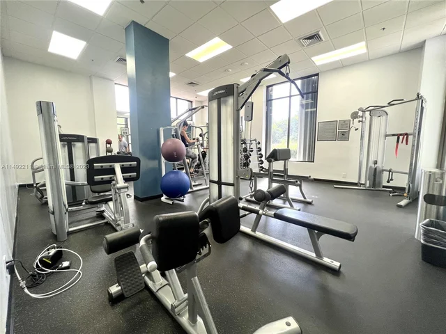 100 Bayview Dr # 310, Sunny Isles Beach FL 33160