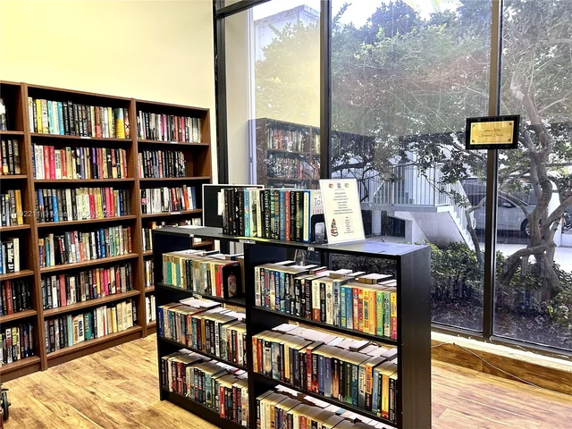 100 Bayview Dr # 310, Sunny Isles Beach FL 33160