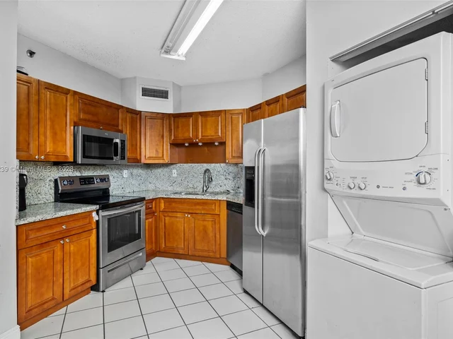 6422 Collins Ave # 404, Miami Beach FL 33141