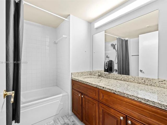 6422 Collins Ave # 404, Miami Beach FL 33141