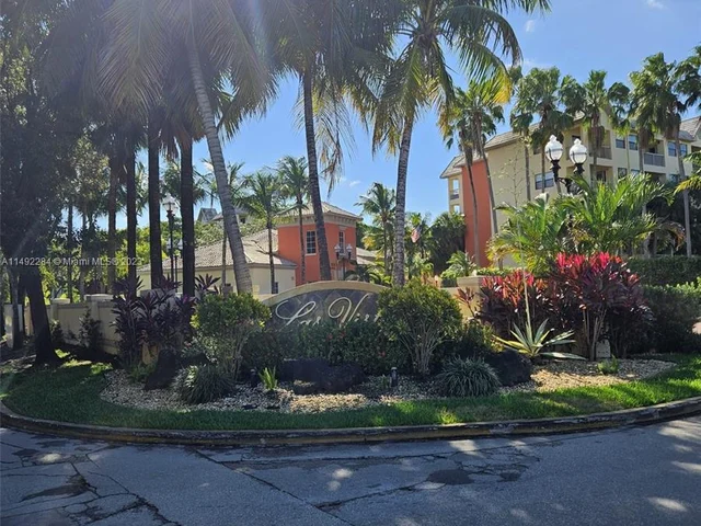 8290 Lake Dr # 213, Doral FL 33166