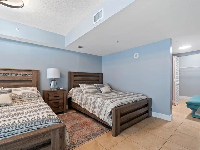 41 SE 5th St # 1212, Miami FL 33131